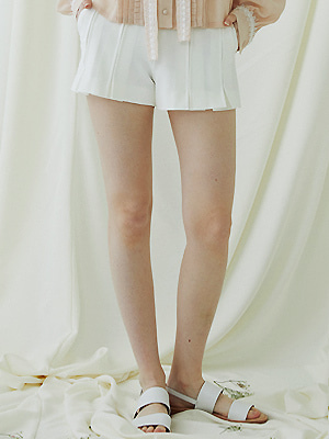 Slot Hem Shorts - white