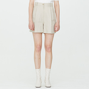 Two Tuck Linen Shorts - Beige
